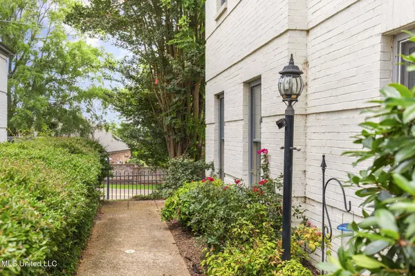 107 Lakepointe Drive, Madison, MS 39110