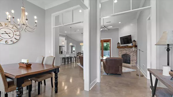 217 Clubview Circle, Pearl, MS 39208