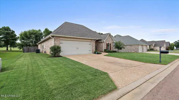 217 Clubview Circle, Pearl, MS 39208
