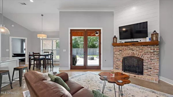 217 Clubview Circle, Pearl, MS 39208