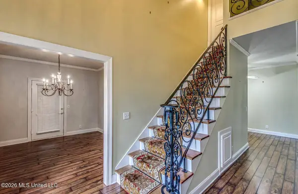 8 Lakeview Drive, Raymond, MS 39154