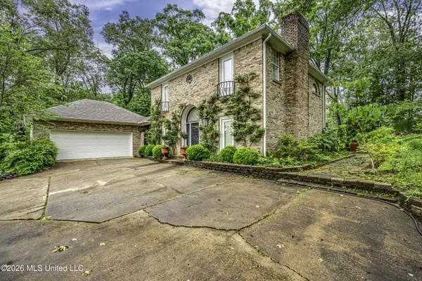 8 Lakeview Drive, Raymond, MS 39154