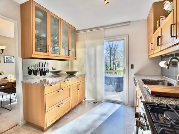 765 Woodside DR, Roselle, IL 60172