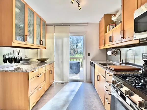 765 Woodside DR, Roselle, IL 60172