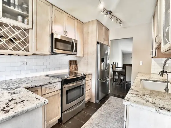 652 Claridge CIR, Hoffman Estates, IL 60169