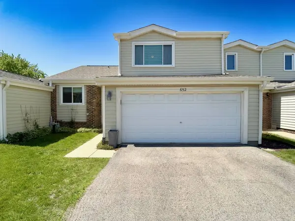 652 Claridge CIR, Hoffman Estates, IL 60169