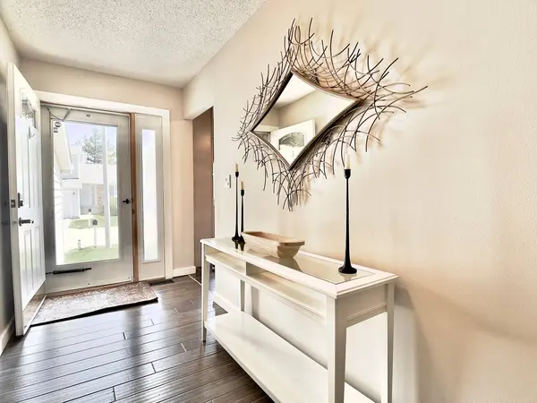 652 Claridge CIR, Hoffman Estates, IL 60169