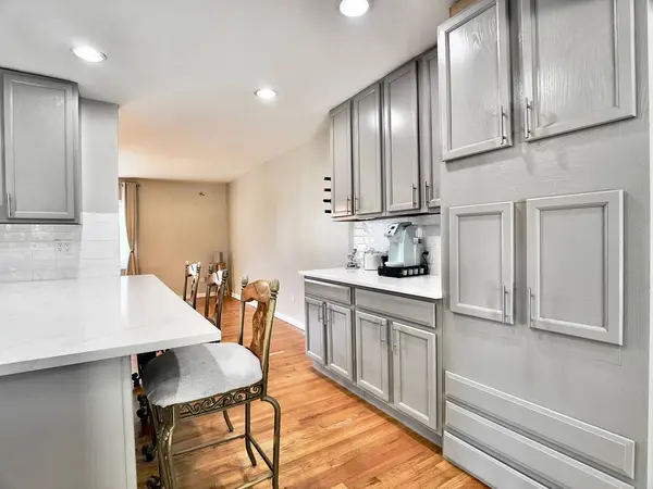 9113 Elm CIR, Hickory Hills, IL 60457