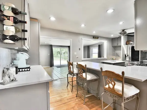 9113 Elm CIR, Hickory Hills, IL 60457