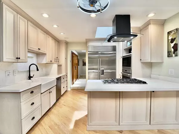 249 Jervey LN, Bartlett, IL 60103