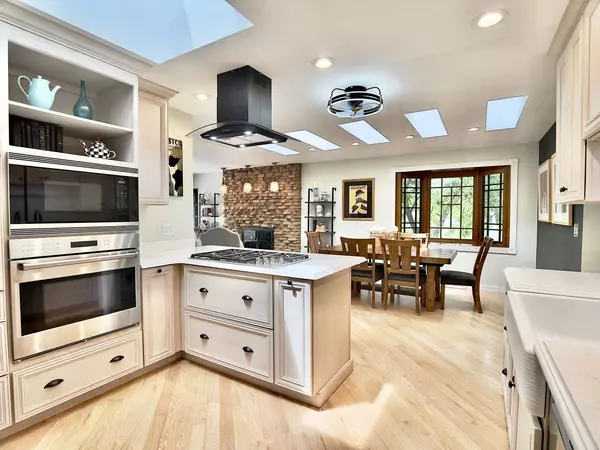 249 Jervey LN, Bartlett, IL 60103