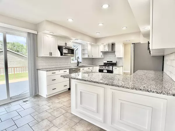 1054 Bothwell CIR, Bolingbrook, IL 60440