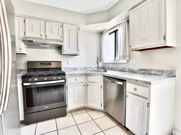 8336 Oak Leaf DR #1704, Woodridge, IL 60517