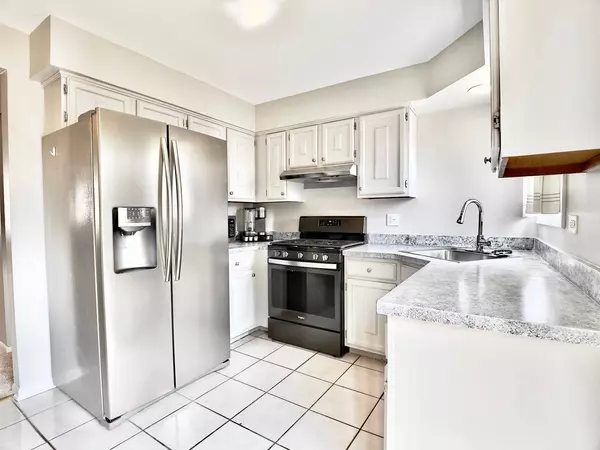 8336 Oak Leaf DR #1704, Woodridge, IL 60517