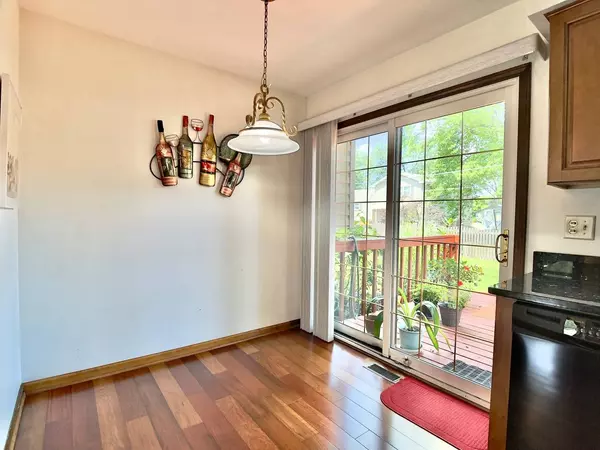 541 Chippewa TRL, Carol Stream, IL 60188