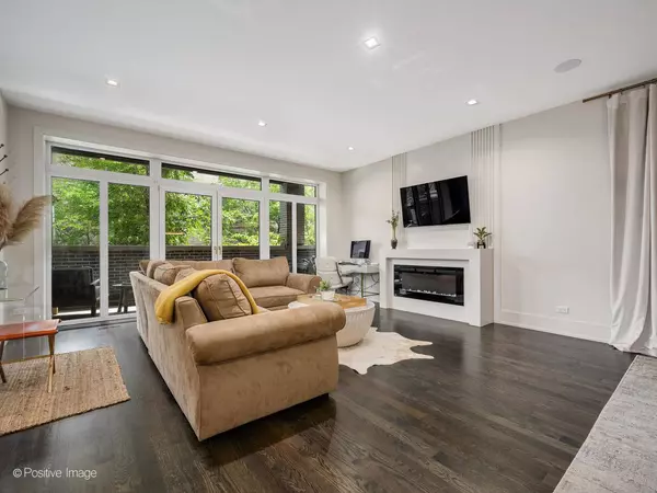 1366 W Walton ST #1W, Chicago, IL 60642