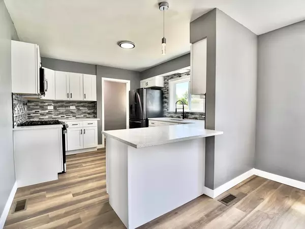 8851 W 76th PL, Justice, IL 60458