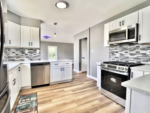 8851 W 76th PL, Justice, IL 60458