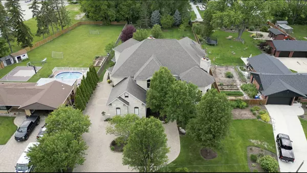 904 S Edgewood LN, Mount Prospect, IL 60056