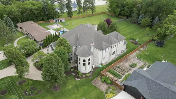 904 S Edgewood LN, Mount Prospect, IL 60056