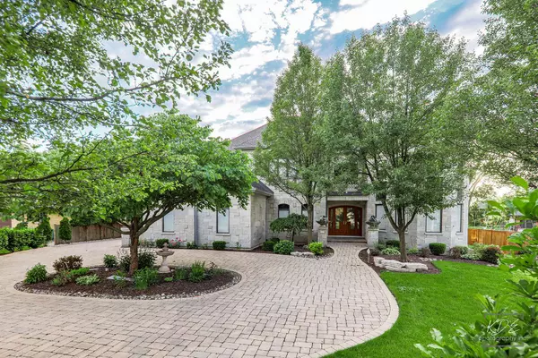 904 S Edgewood LN, Mount Prospect, IL 60056