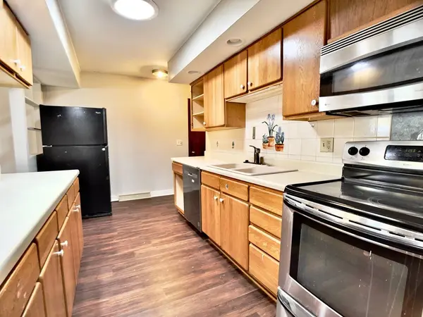 1807 Forrest BLVD, St. Charles, IL 60174