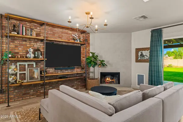 633 N ROOSEVELT Avenue, Chandler, AZ 85226