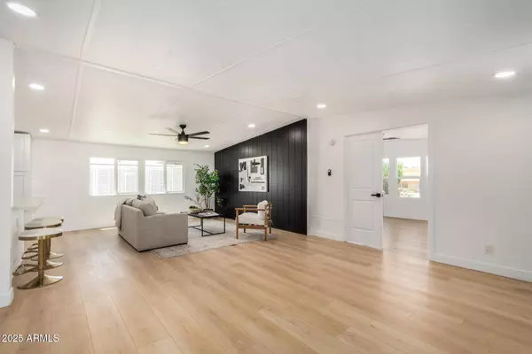 10733 W SACK Drive, Peoria, AZ 85373