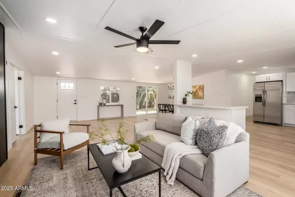 10733 W SACK Drive, Peoria, AZ 85373