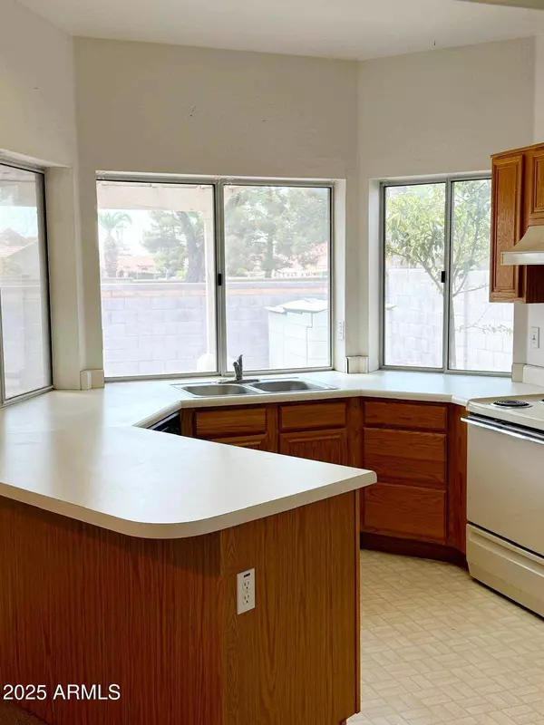 522 N COBBLESTONE Street, Gilbert, AZ 85234