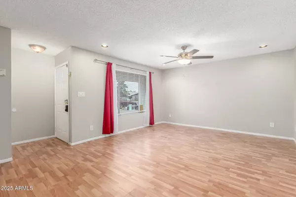 4810 W LAUREL Lane, Glendale, AZ 85304