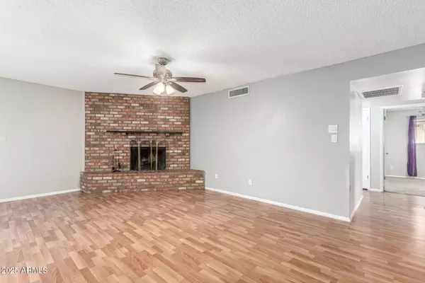 4810 W LAUREL Lane, Glendale, AZ 85304