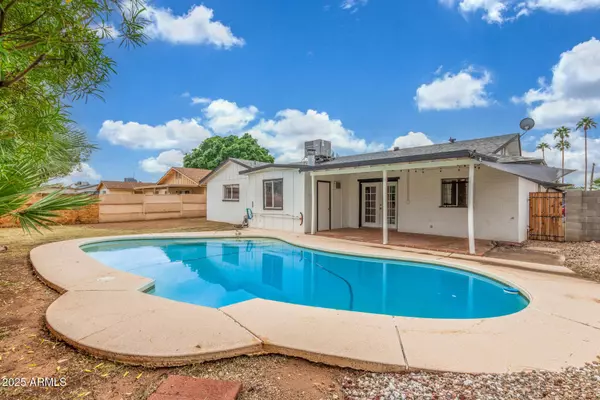 4810 W LAUREL Lane, Glendale, AZ 85304