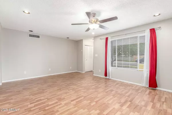 4810 W LAUREL Lane, Glendale, AZ 85304