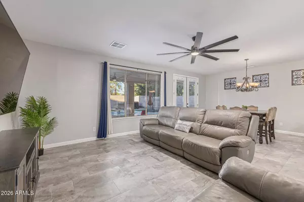 2500 E MILKY Way, Gilbert, AZ 85295