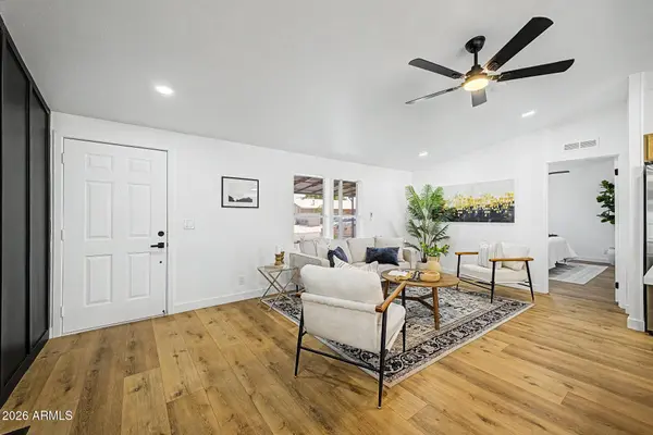 2526 E BEHREND Drive, Phoenix, AZ 85050