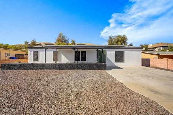 2526 E BEHREND Drive