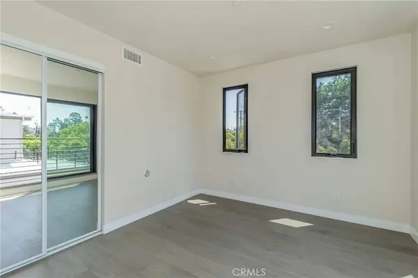 1205 Manzanita ST, Los Angeles, CA 90029