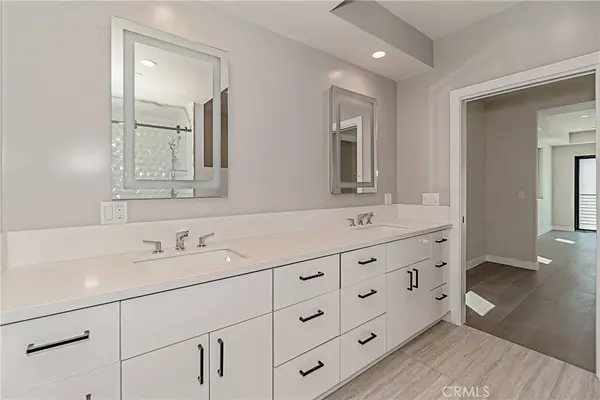 1205 Manzanita ST, Los Angeles, CA 90029