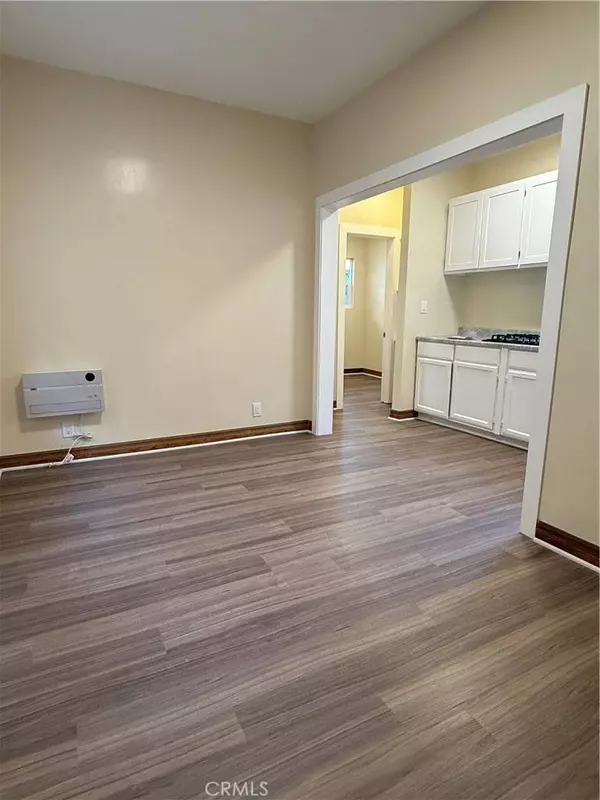 1944 New England ST, Los Angeles, CA 90007