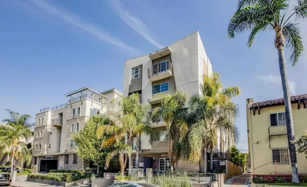 2864 Sunset Pl Apt 205, Los Angeles, CA 90005