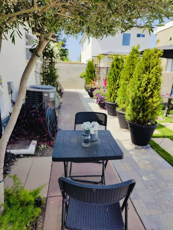 5428 Kester Ave, Van Nuys, CA 91411-3749