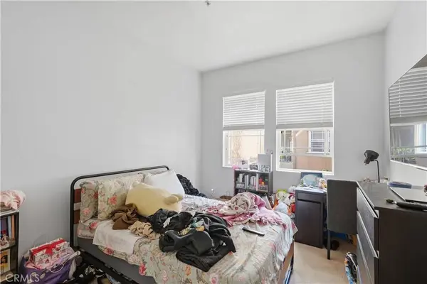917 S New Hampshire, Los Angeles, CA 90006