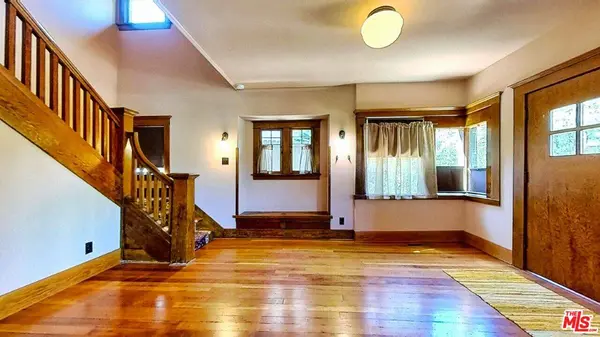 216 Mount Washington Dr, Los Angeles, CA 90065