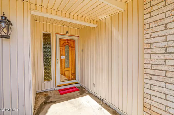 1703 ROBERT WYNN ST, El Paso, TX 79936