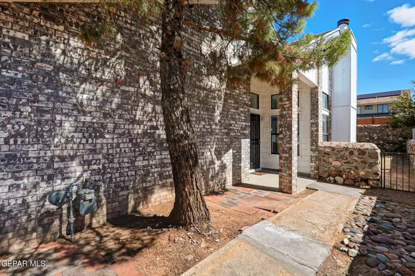 7200 CANYON RUN DR, El Paso, TX 79912