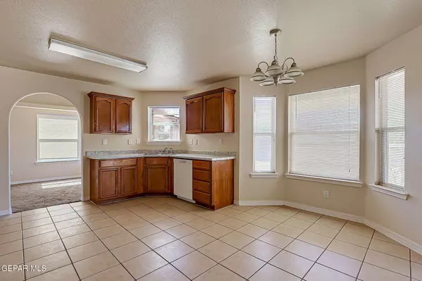 1513 PRICKLEY PEAR DR, El Paso, TX 79912