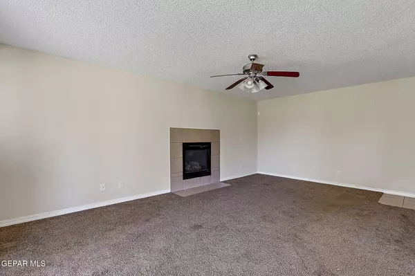 1513 PRICKLEY PEAR DR, El Paso, TX 79912