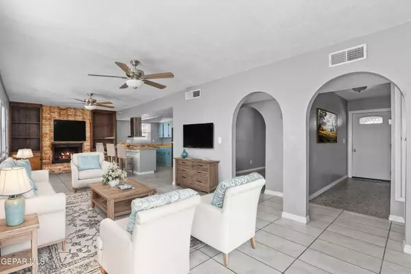 237 MOONGLOW DR, El Paso, TX 79912