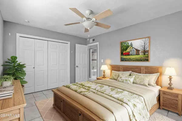 237 MOONGLOW DR, El Paso, TX 79912